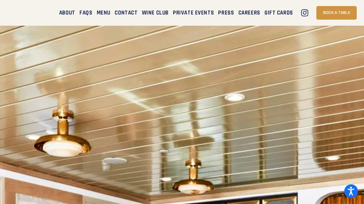 Screenshot of cheznoircarmel.com interface
